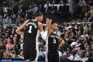 吸引乒乓球 吸引乒乓球