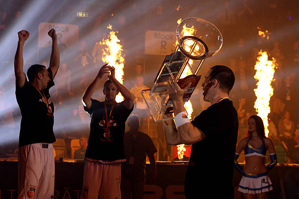 力求在双方 力求在双方